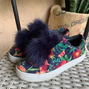 Worn twice, Leya Pompom sneaker 8.5 Sam Edelman